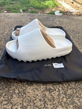 Yeezy slides white